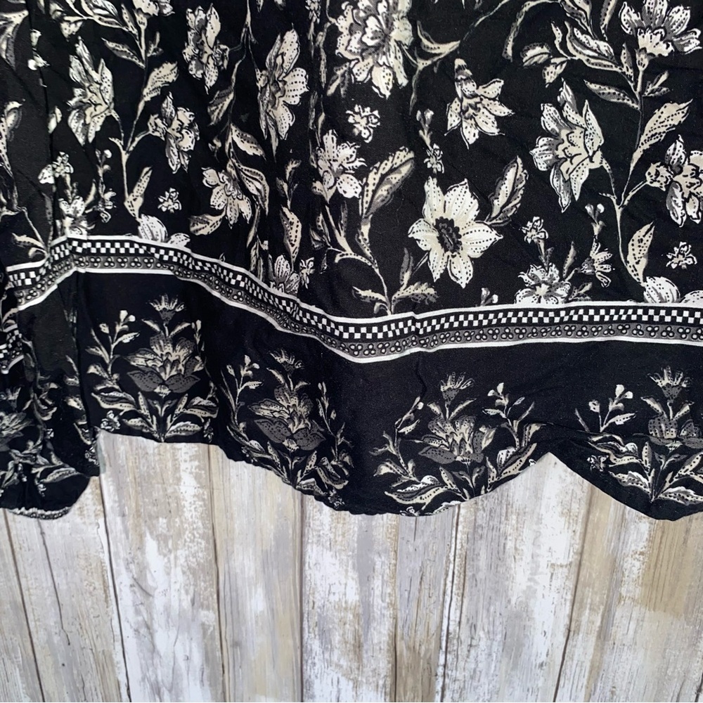 Time & True Black Floral Flutter Sleeve Blouse - Picture 4 of 5